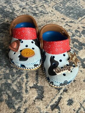 Disney x Toy Story Woody Cowprint Kids Crocs - White, Red, Brown